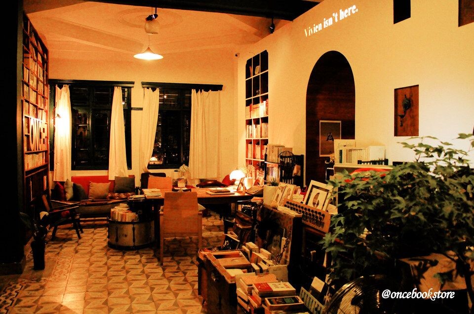 oncebookstore<br />
一段美丽的时光。<br />
我在不在书店。