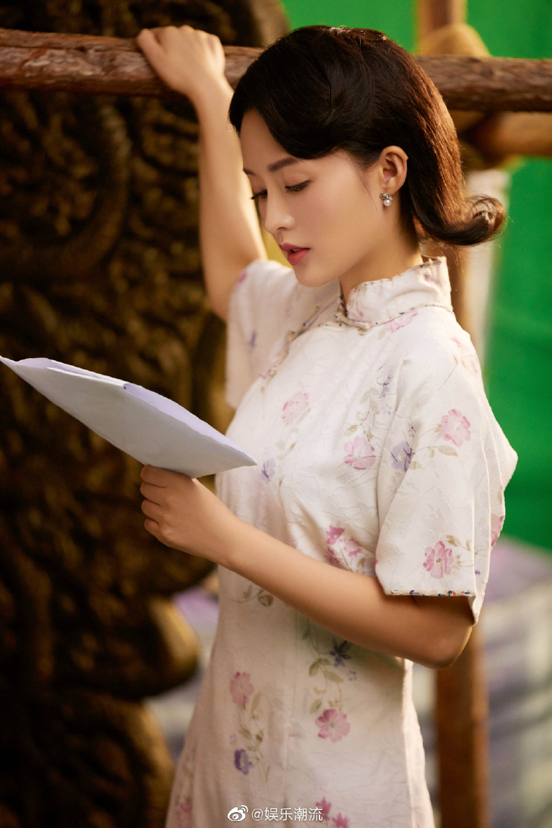 李沁旗袍造型李沁旗袍造型曝光气质清冷娴静温婉的民国美人6767