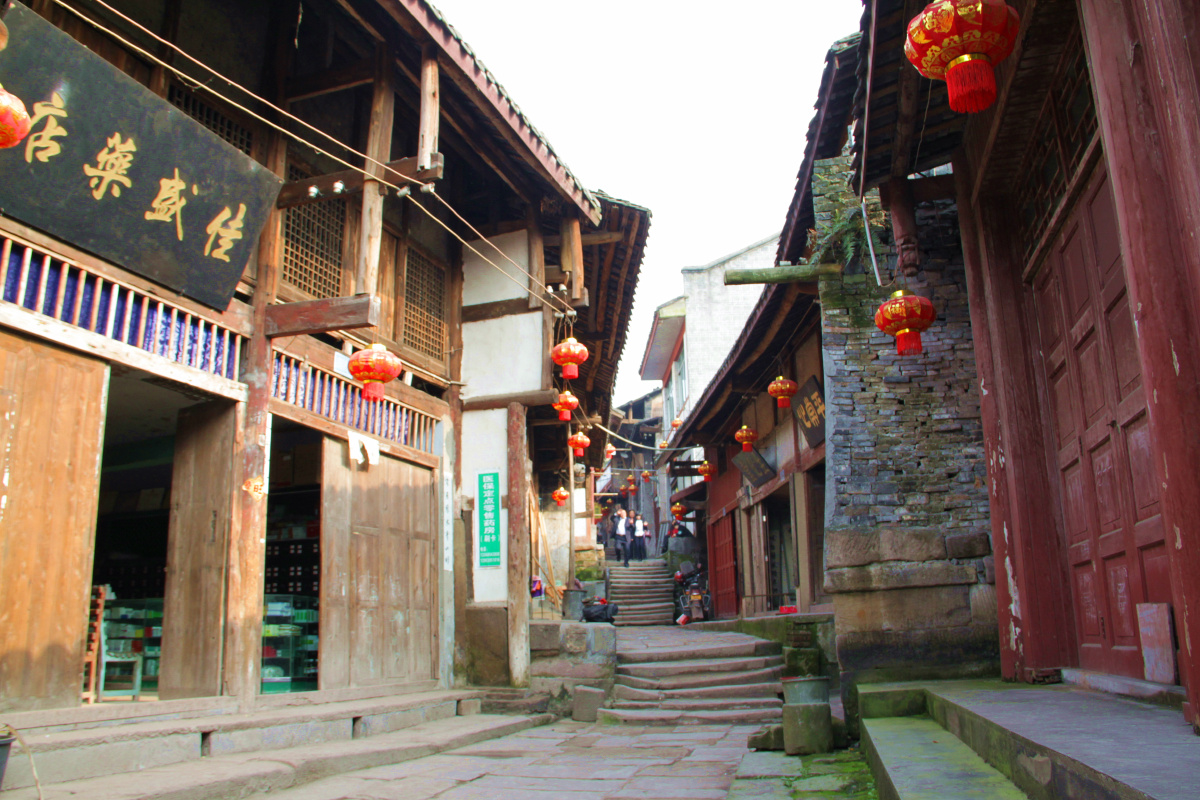 重庆十大古镇之——万灵(路孔) 古镇 重庆荣昌区东部,有一座两百多年