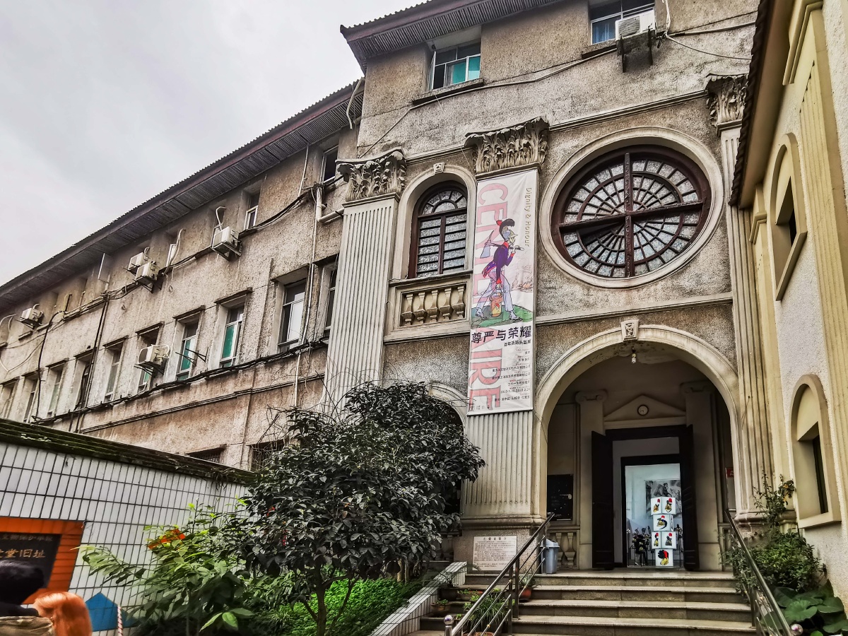 仁爱堂位于山城巷82号,建于1902年.