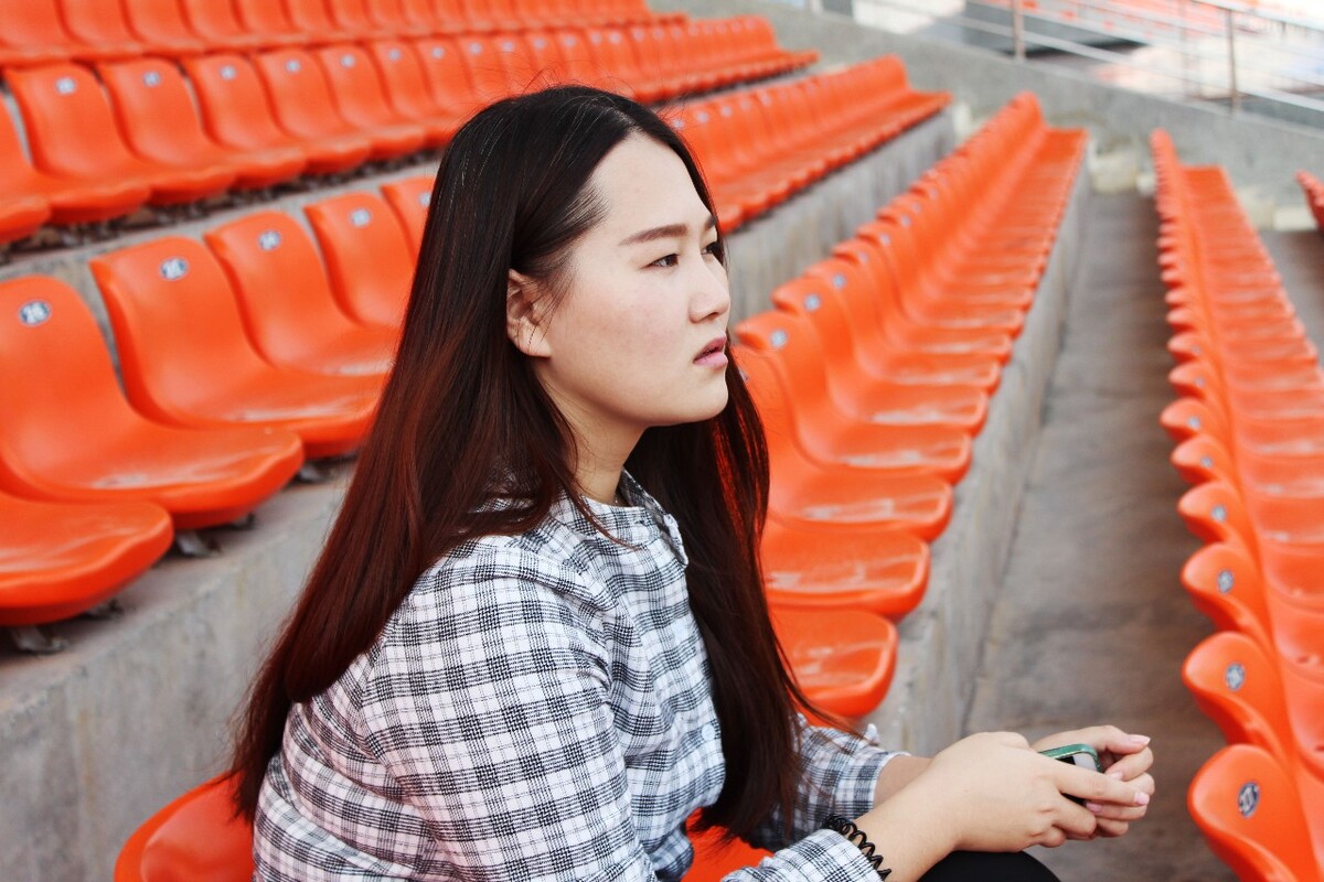 假装忧郁的你应该在想晚上吃什么吧