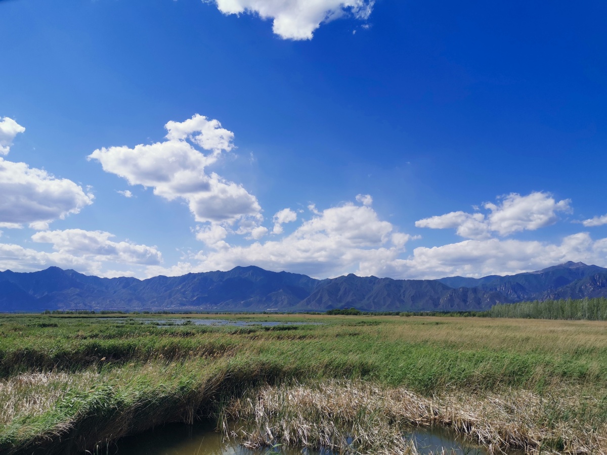 蓝天白云碧水绿草