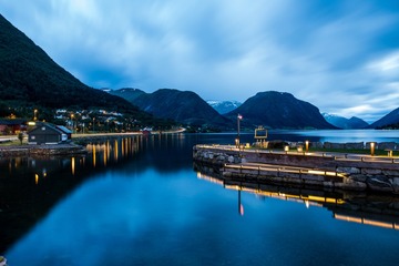 峡湾之夜