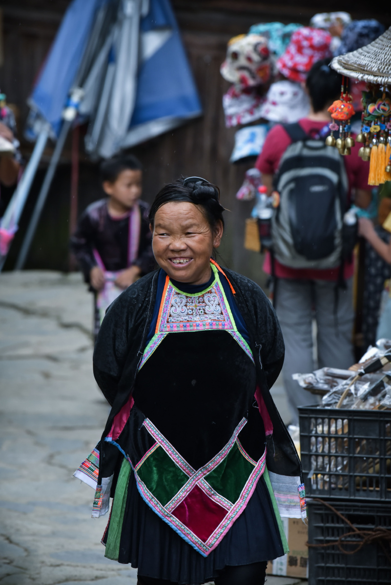 黔东南之行岜沙苗寨的老人与孩子们