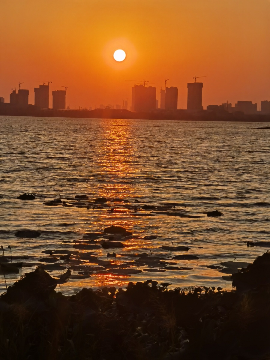 夕阳西下武汉市江夏区黄家湖