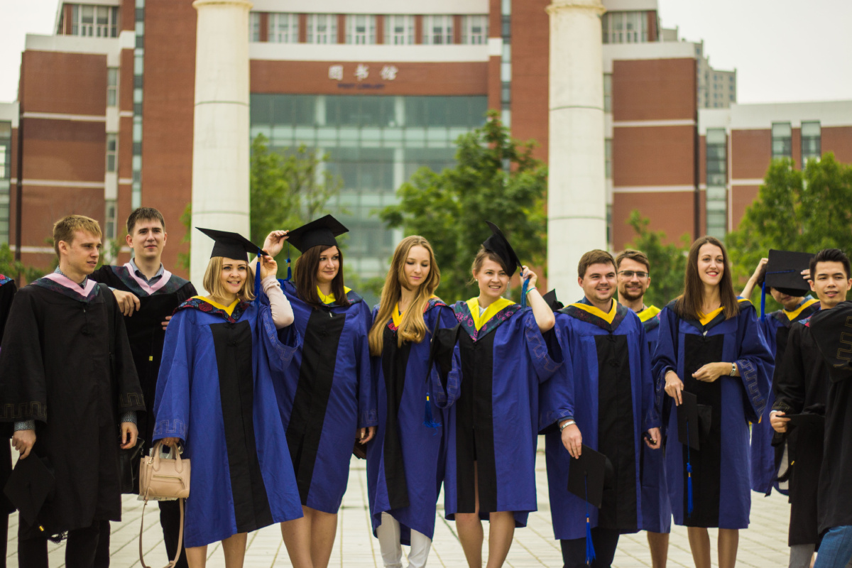 旧图| 上半年应邀拍的留学生毕业照