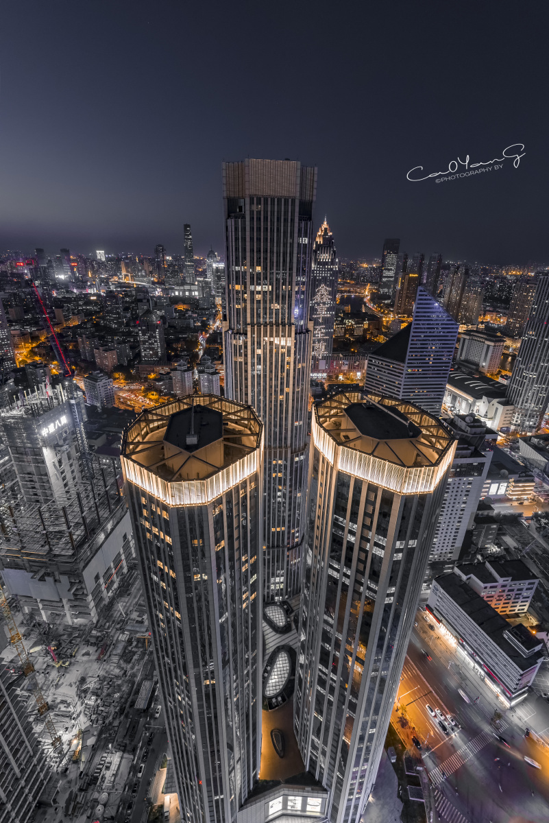 天津爬楼国贸的一柱擎天