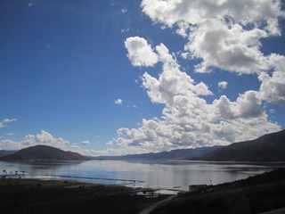 505743