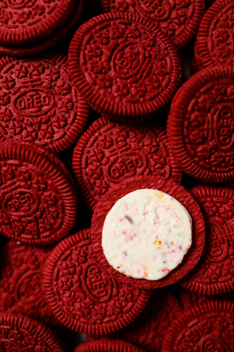 红色暗调奥利奥