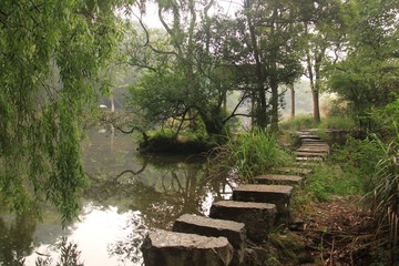 溪间小道