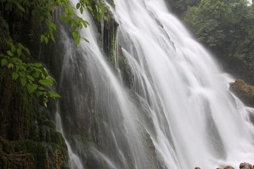 路边水长流