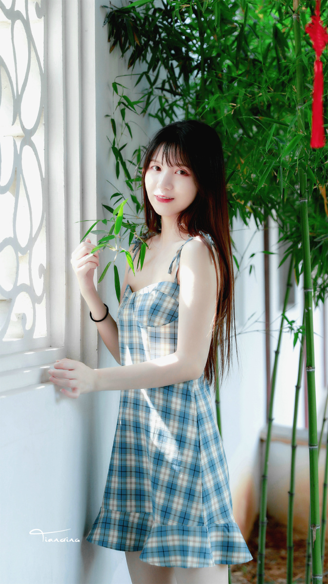 竹园里的小美女出镜酥酥