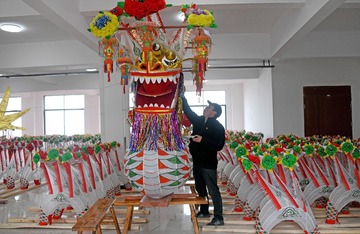 制作“板凳龙”迎新春12