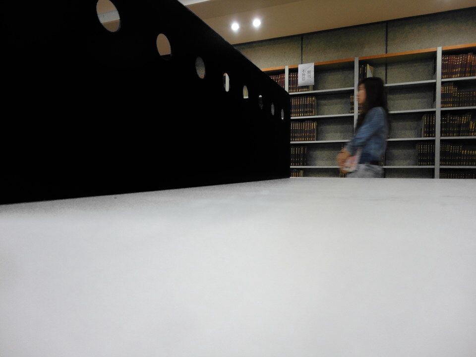 虚度<br />
时间带走了青年，遗下废渣，记下了真理，虚度了光阴。