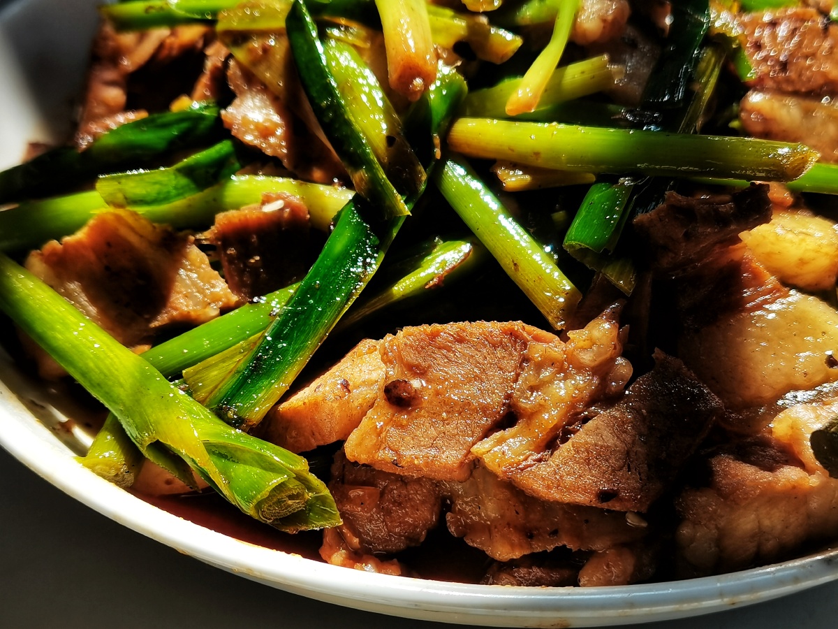 家常菜蒜苗炒五花肉