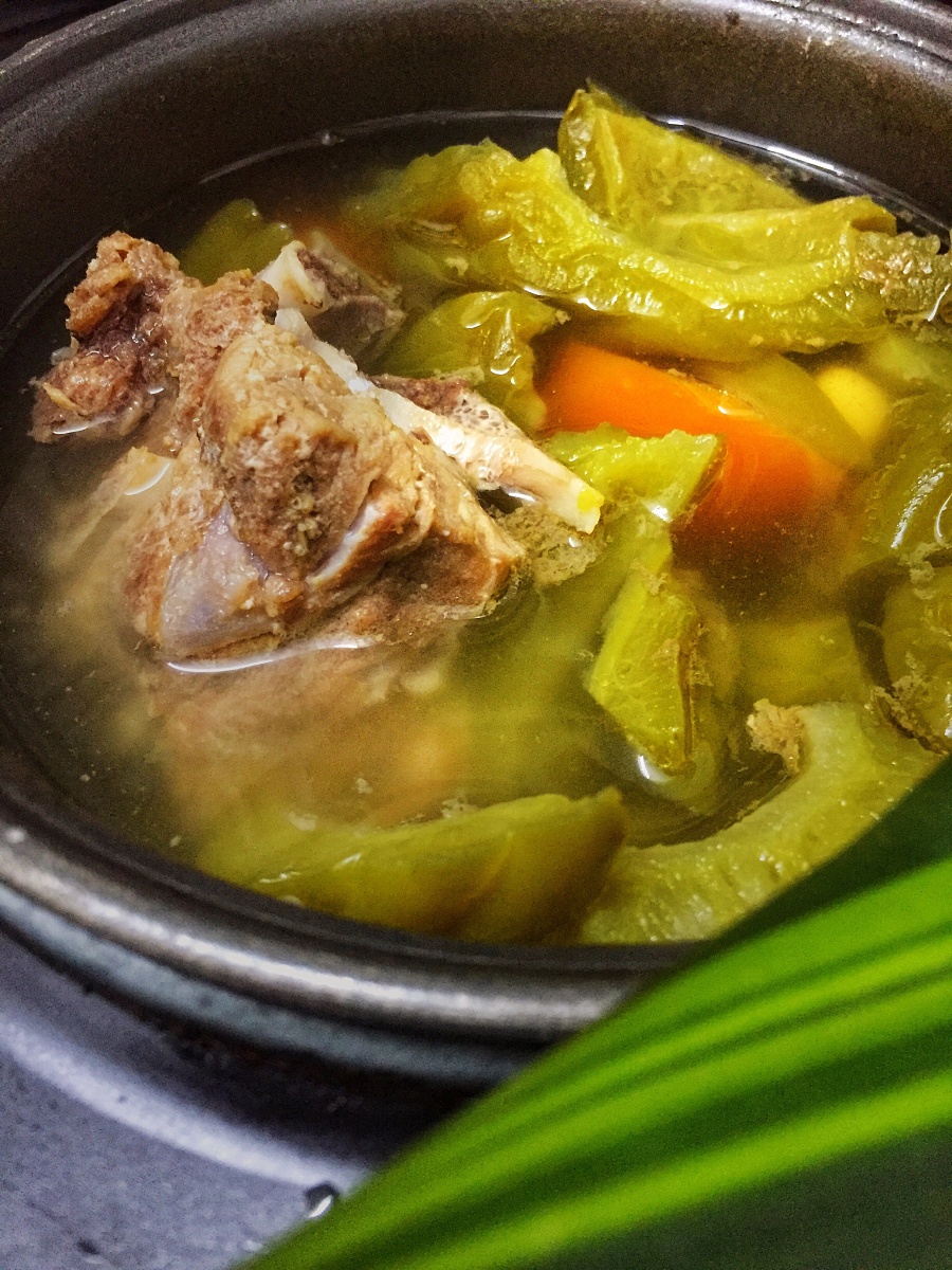 黄豆苦瓜龙骨汤