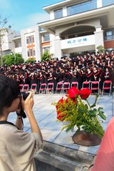 花，相机，毕业礼