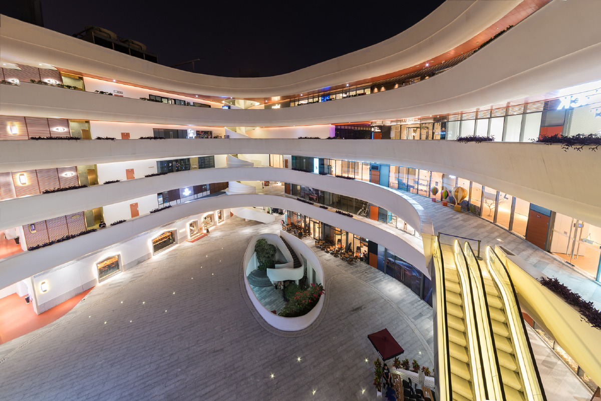 夜幕中的彩虹---广州文立方