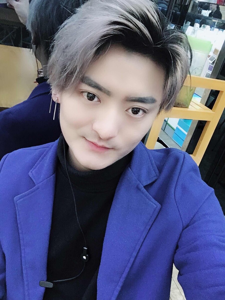 亚麻灰头发怎么染