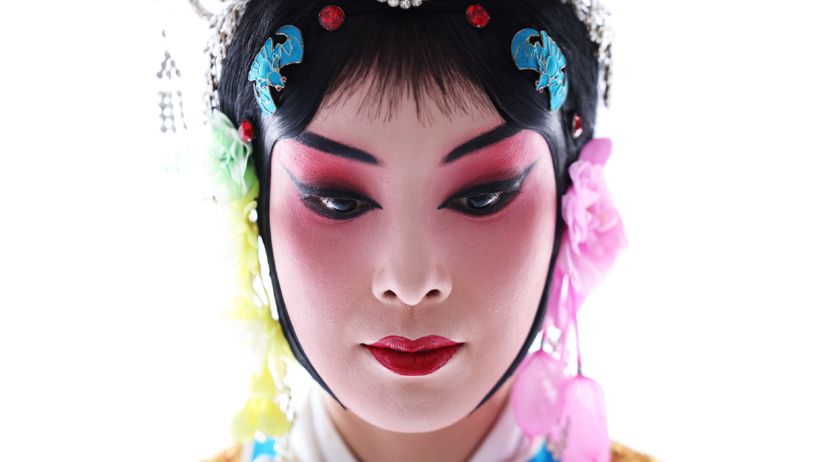 穿越…… 郑菲,是国家京剧院80后的优秀青衣演员,拍摄之前我向她学习