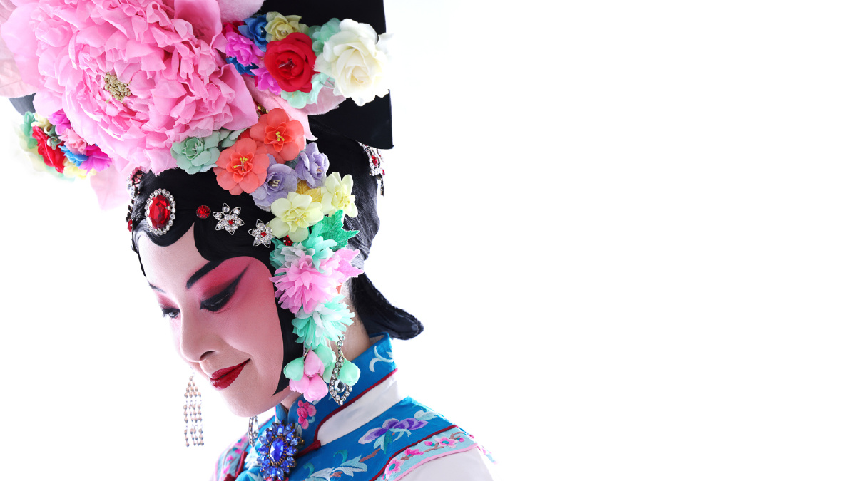 穿越…… 郑菲,是国家京剧院80后的优秀青衣演员,拍摄之前我向她学习