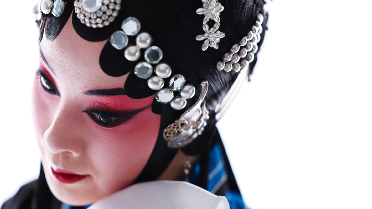 穿越…… 郑菲,是国家京剧院80后的优秀青衣演员,拍摄之前我向她学习