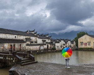 雨中古村