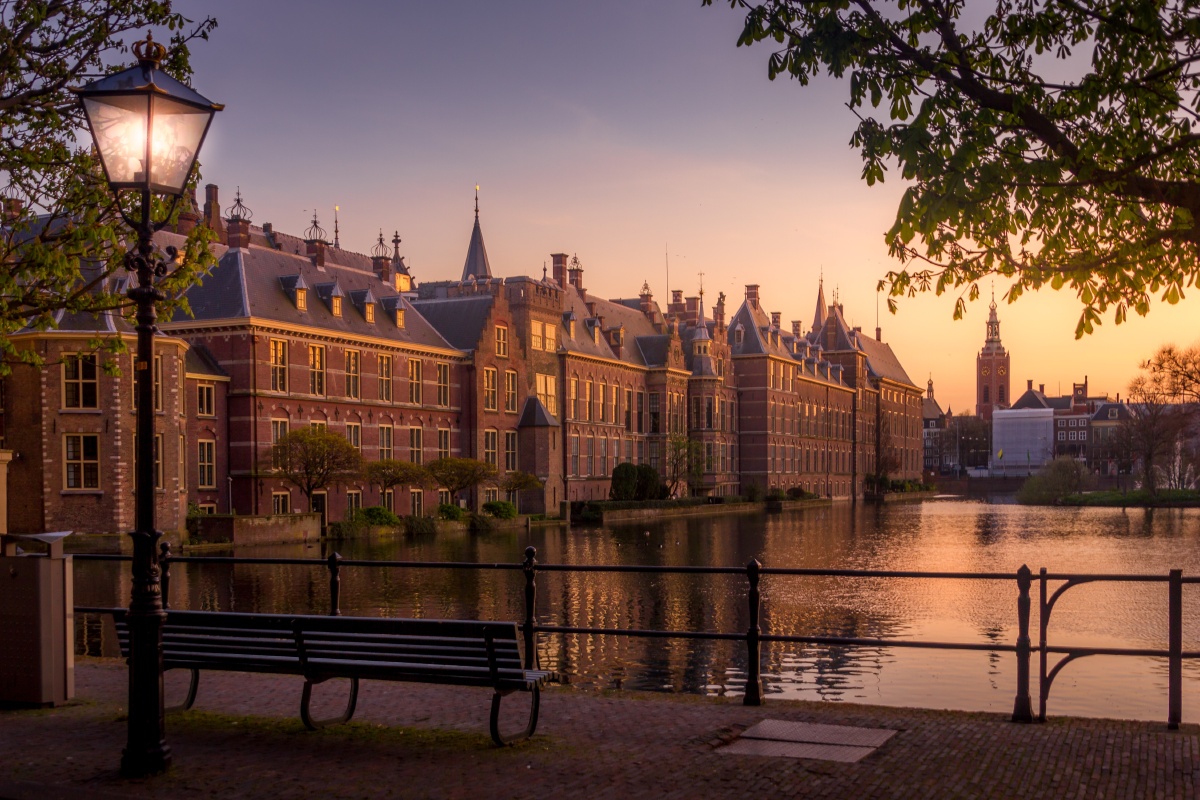 荷兰海牙国会大厦建于13世纪是世界上最老的仍在使用的国会建筑之一