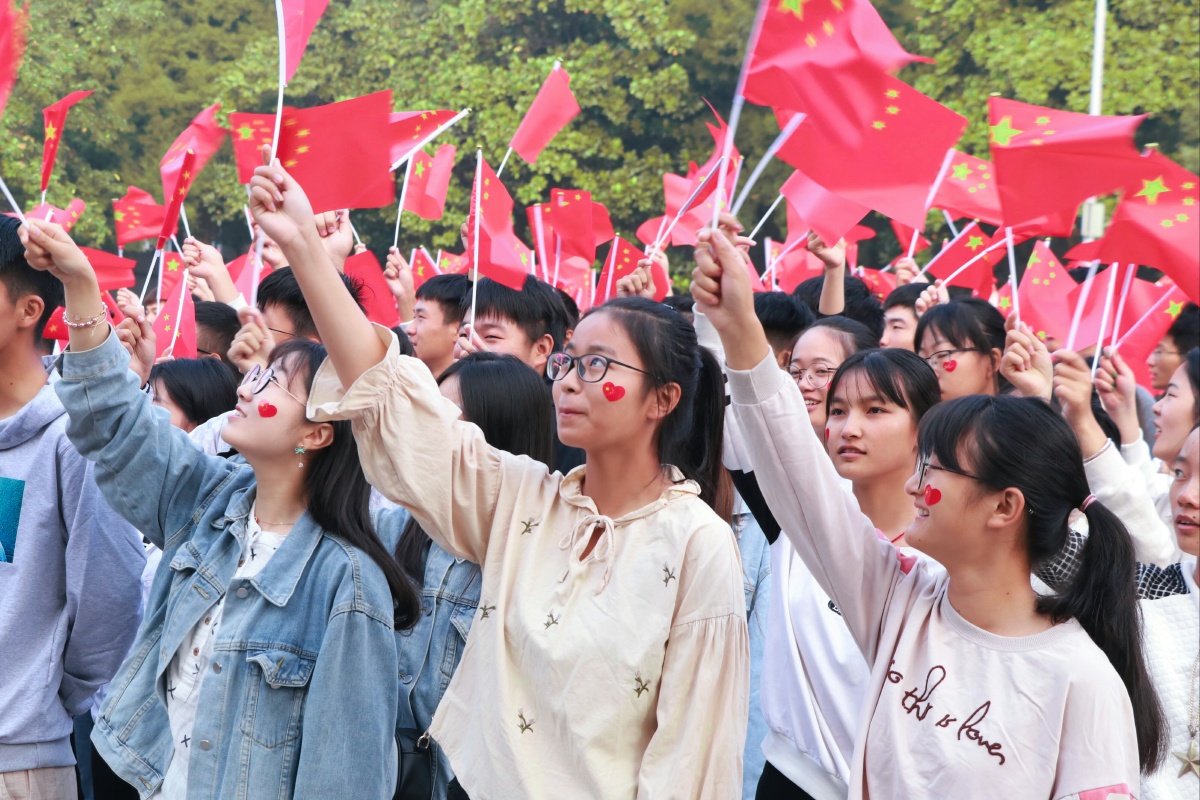 大学生的爱国之笑