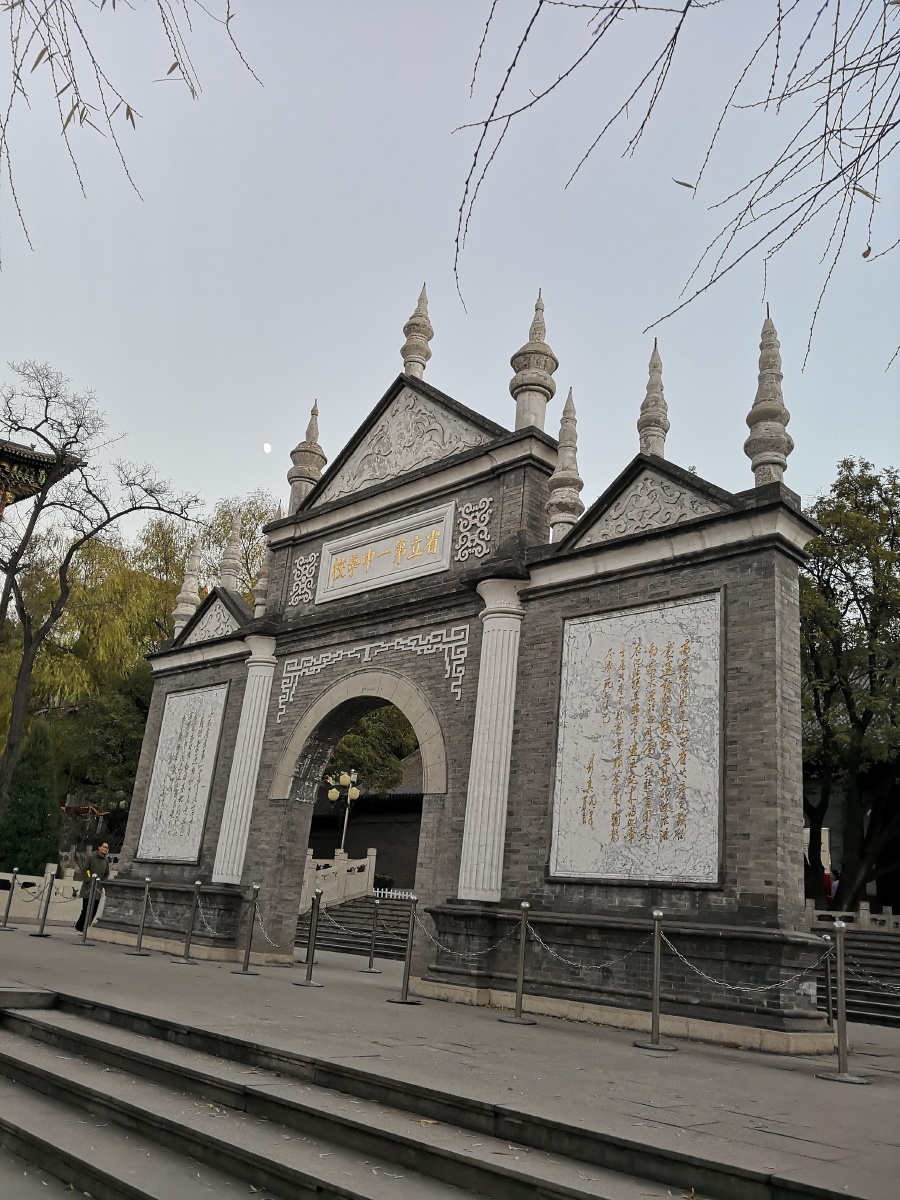 太原文瀛湖古迹,旧址原是明清时期的贡院,始建于1445年,建筑壮观,规模