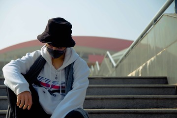 001
