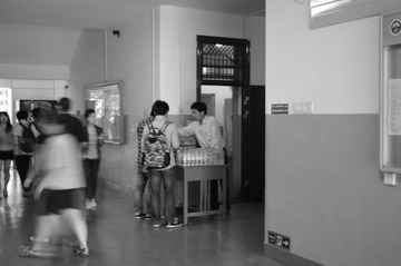 教学里的小卖部
