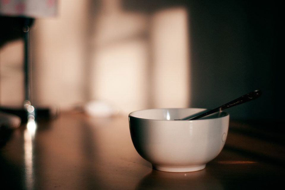 饭<br />
一钵云游千万山，云山都在有无间。闻莺看燕缘何事，访尽丛林叩尽关。