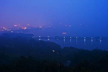 雾色西湖