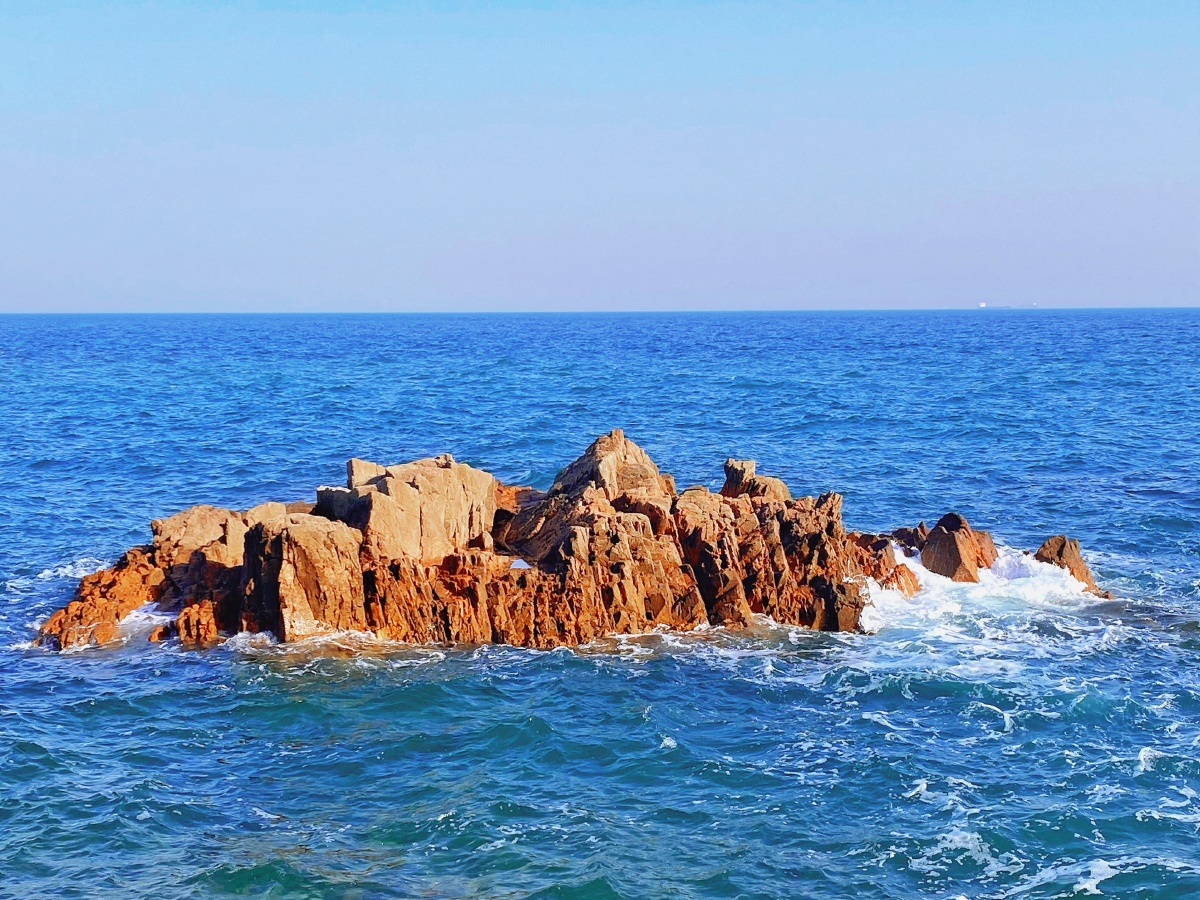 春天来临周末去海边转一转看着大海感觉视力都好很多了苹果手机拍摄加