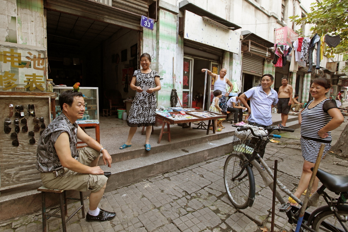 驻马店中山街—中山街33号爱玩鸟的修表夫妇