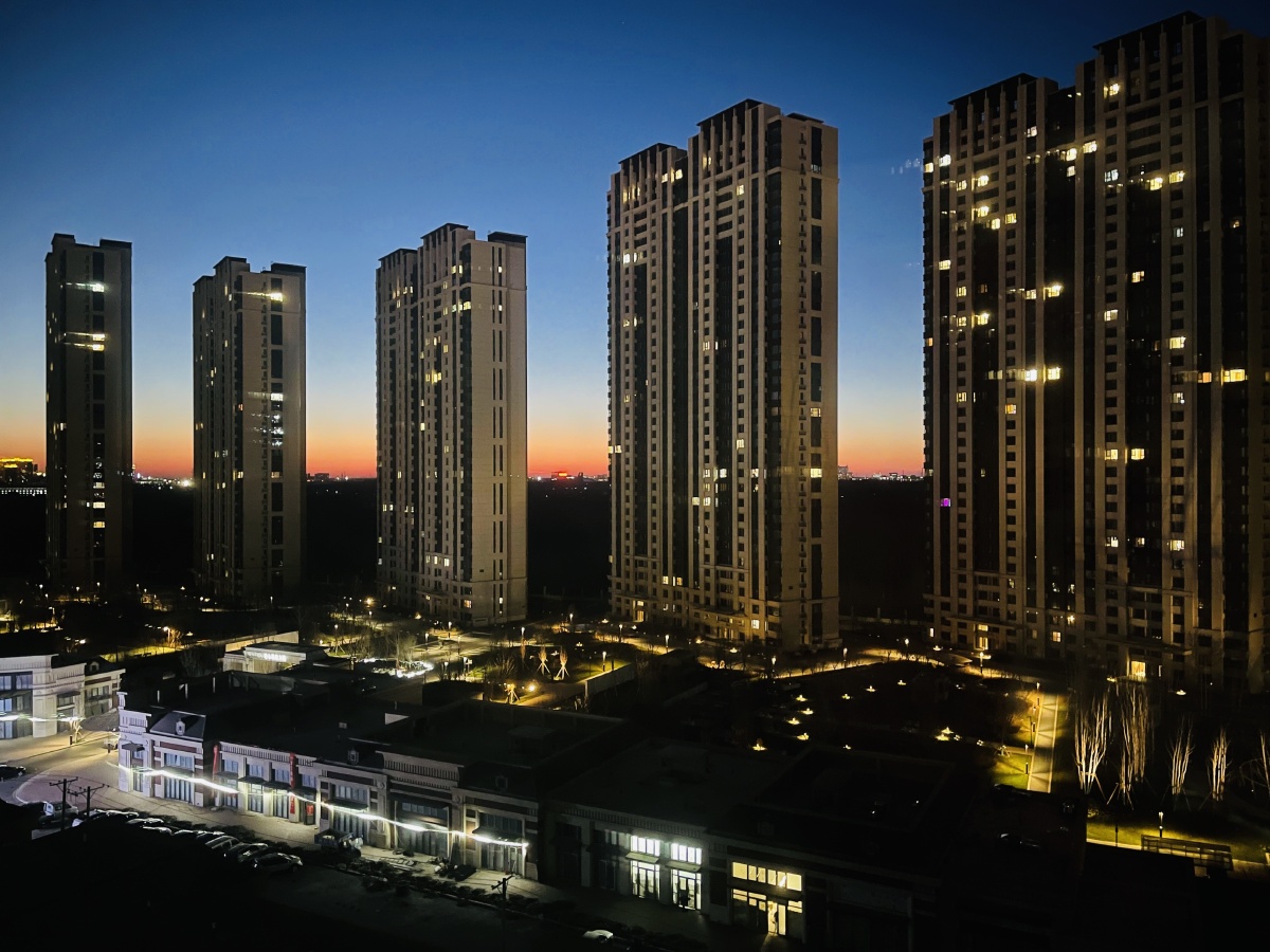 一栋栋高楼拔地而起,松北区的夜景