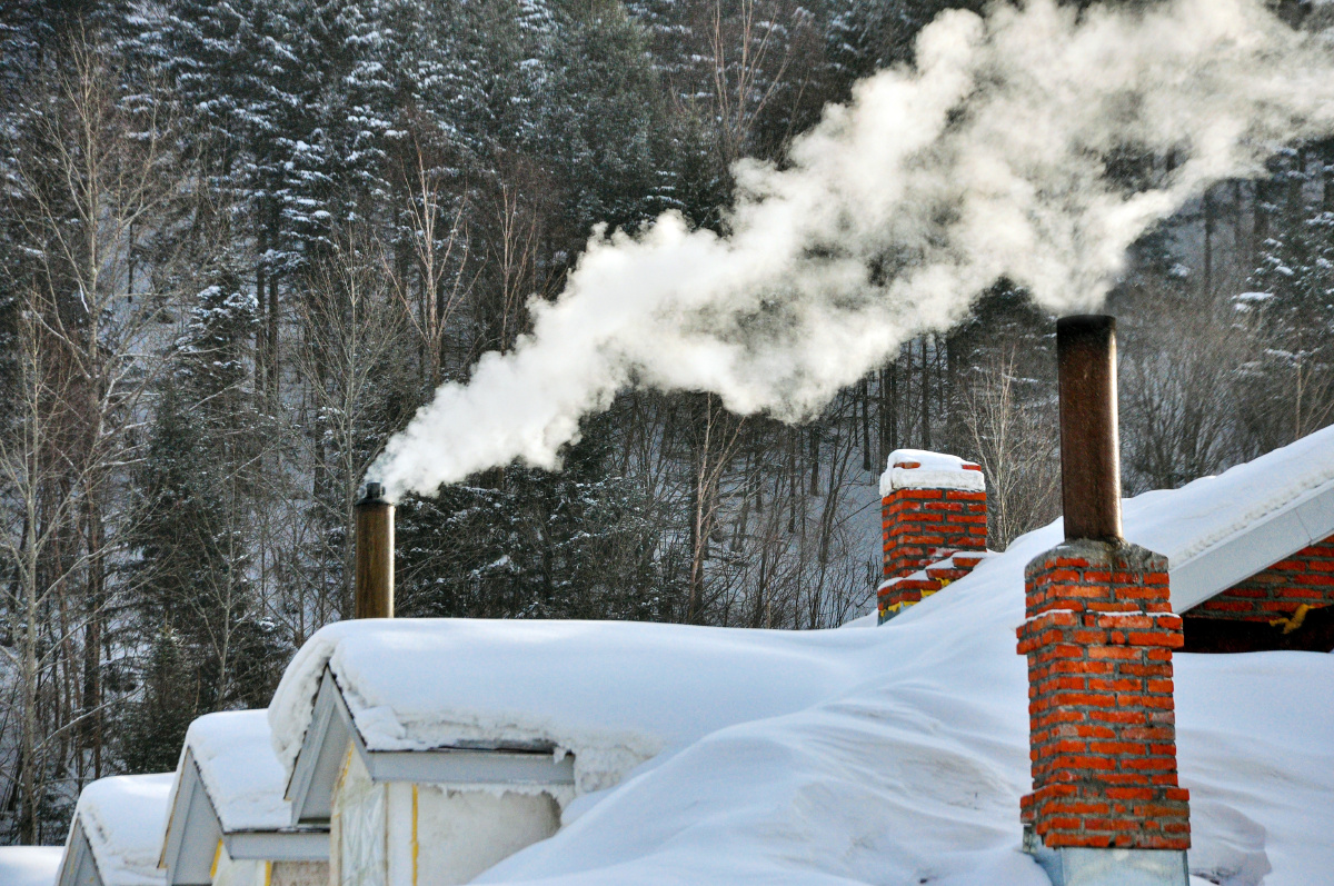 第一缕炊烟缓缓升起