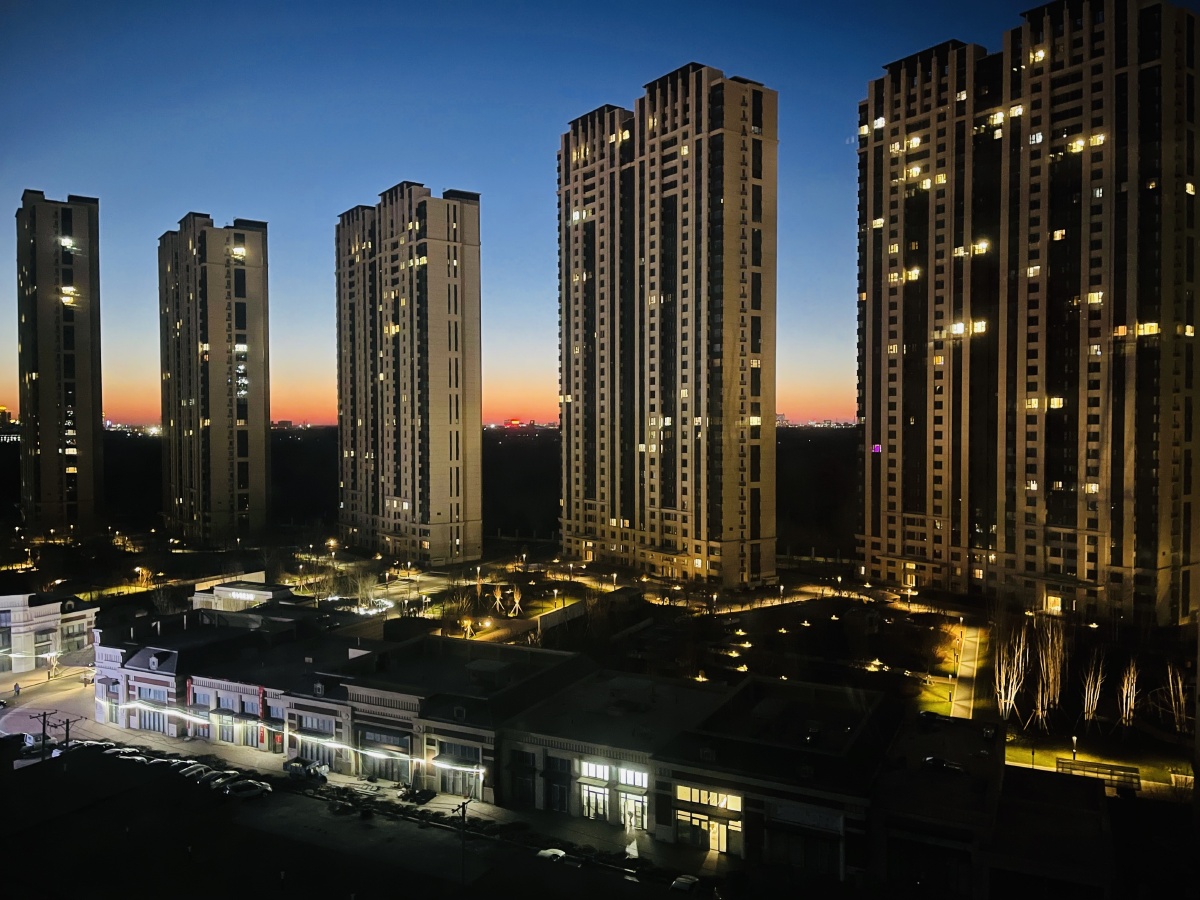 一栋栋高楼拔地而起,松北区的夜景