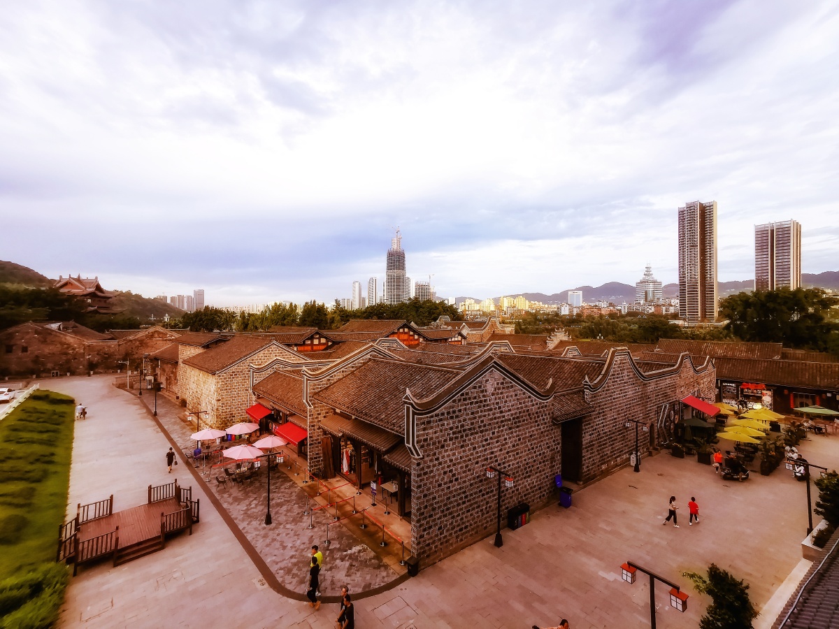 青砖黛瓦冠英街