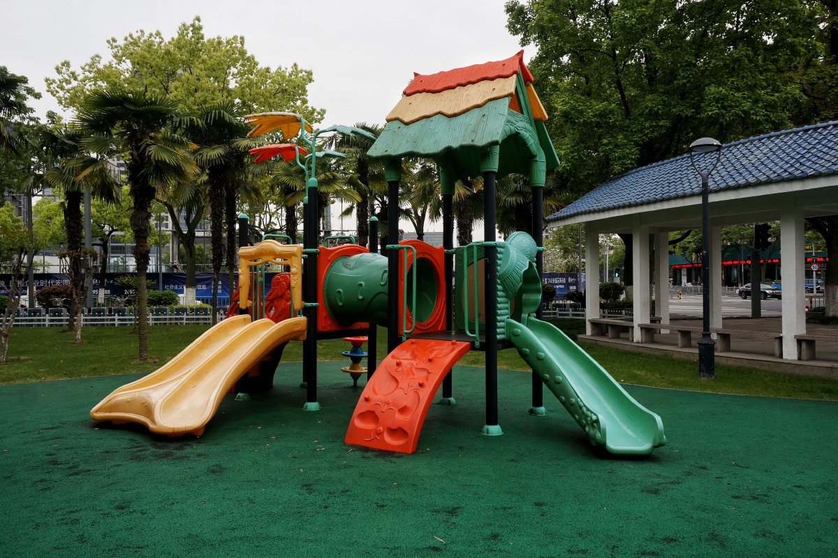 滑滑梯宁波法制公园