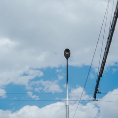 298121