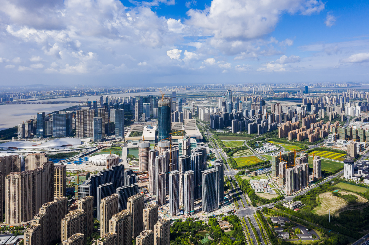 杭州奥体博览城全景照片拍摄于台风前的杭州天气通透