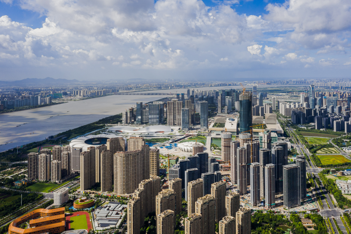 杭州奥体博览城全景照片拍摄于台风前的杭州天气通透