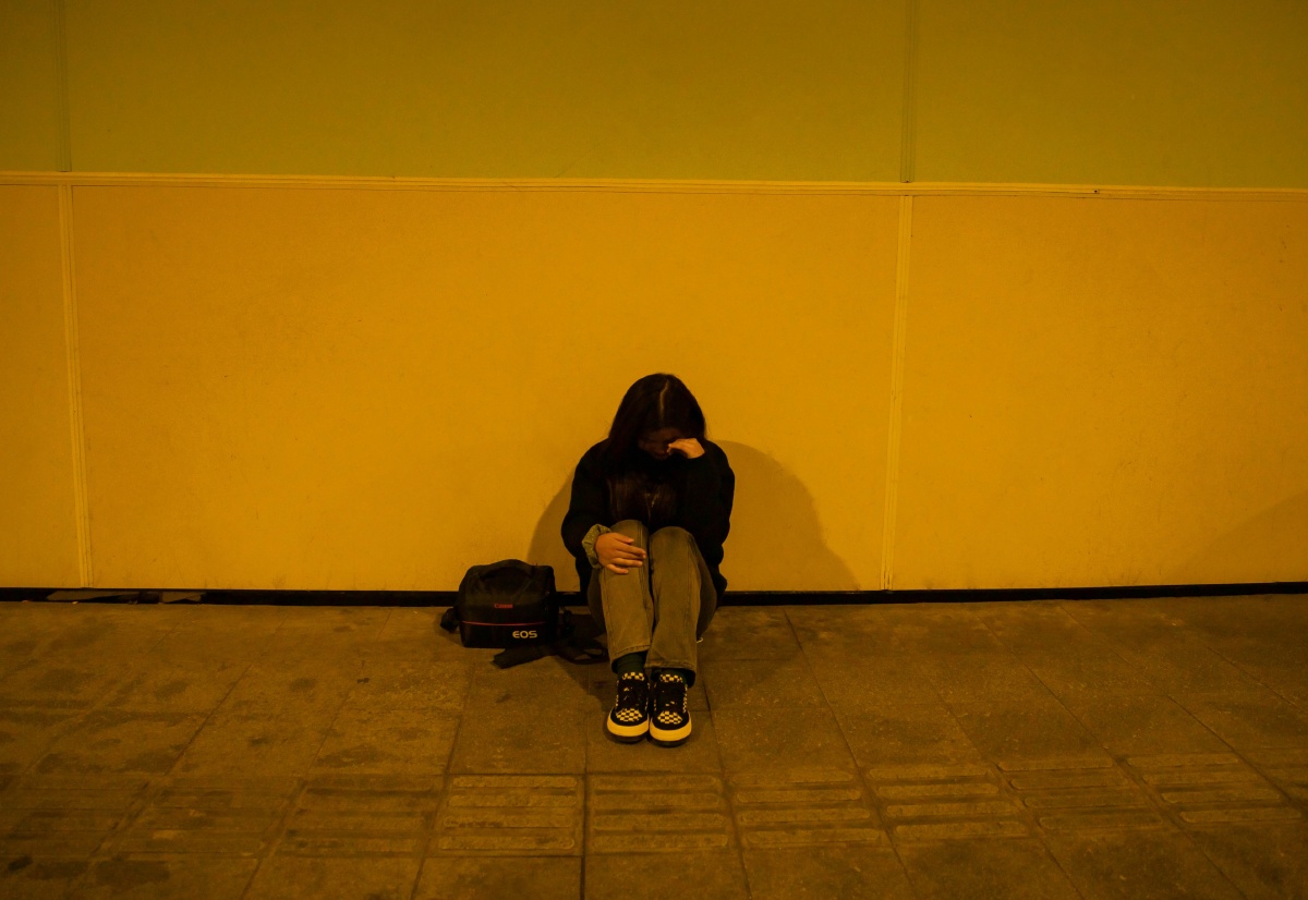 想含笑合群奈何孤独成性