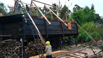 468940