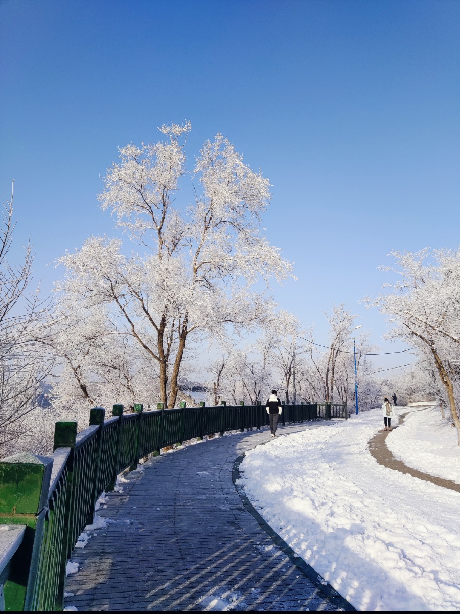 雪后海城玉皇山