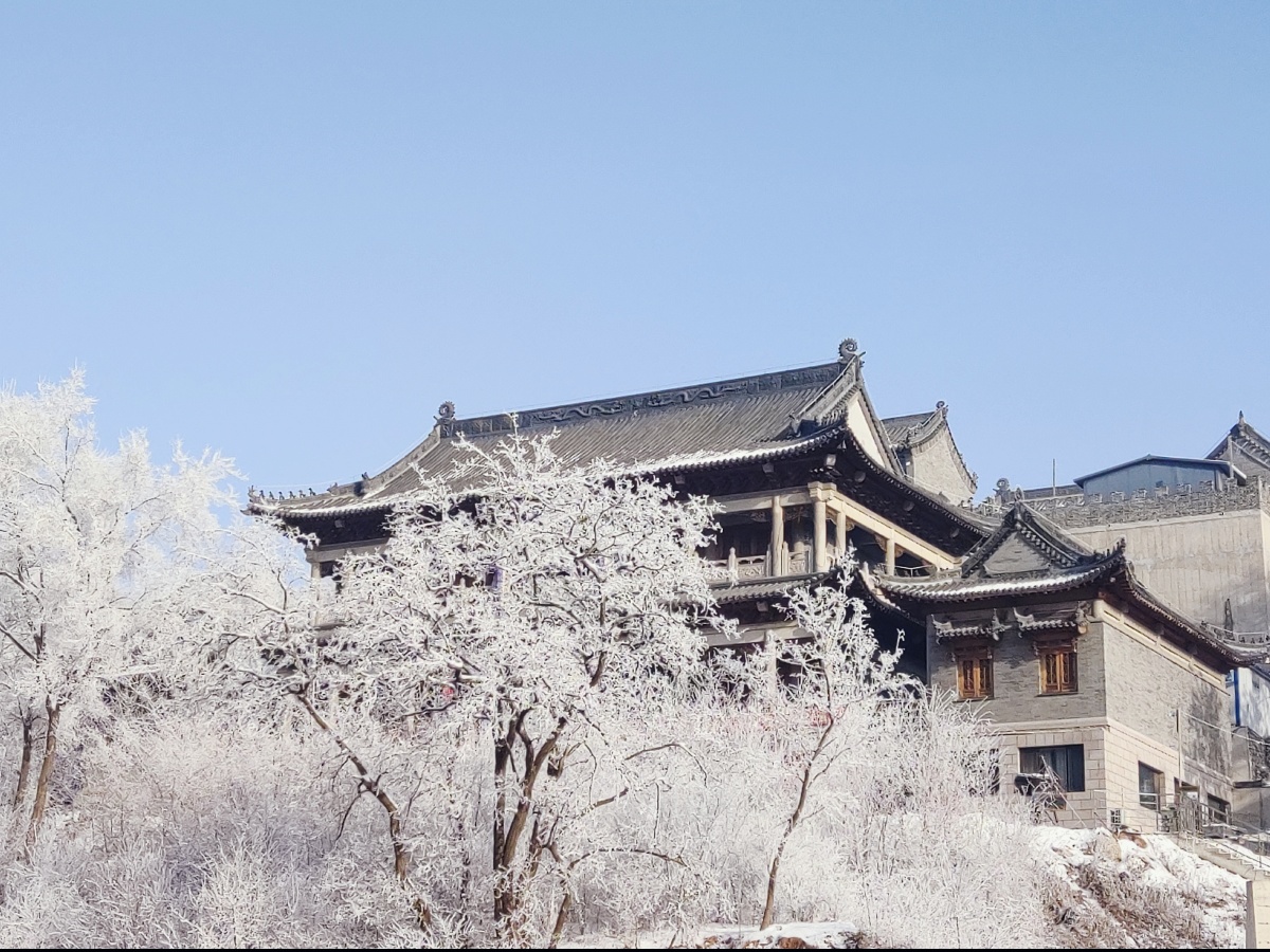 雪后海城玉皇山