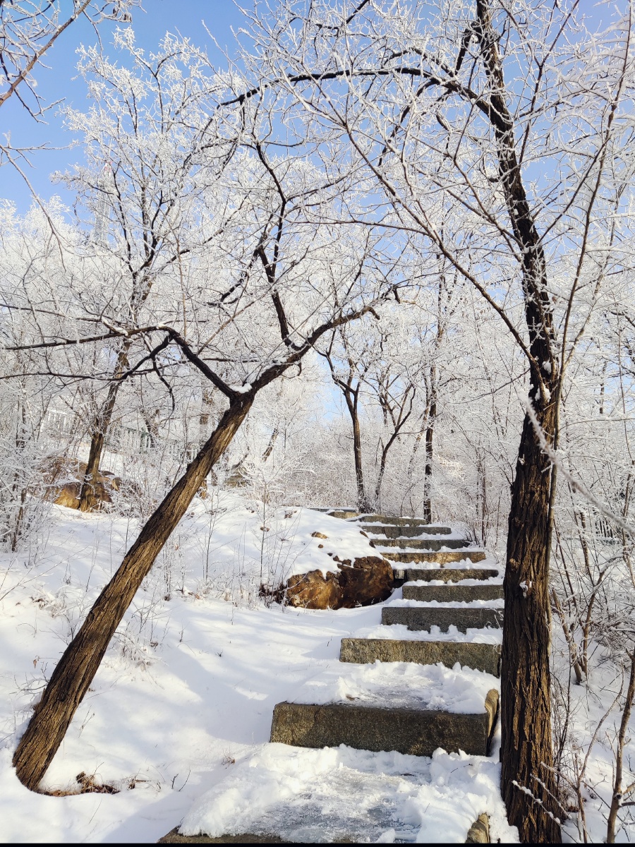 雪后海城玉皇山
