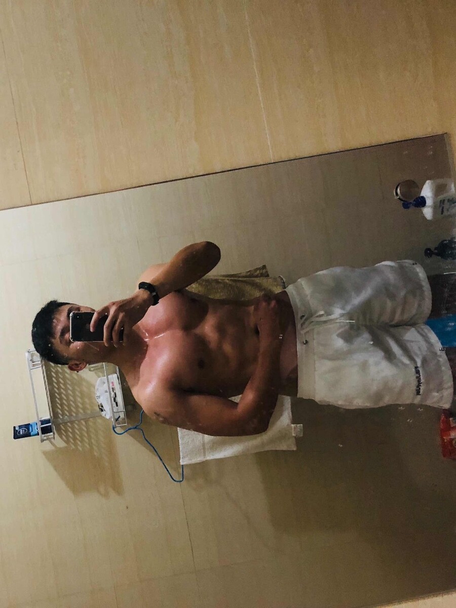 健身 男同志,男性穿紧身衣健身裤会有同性恋的感觉